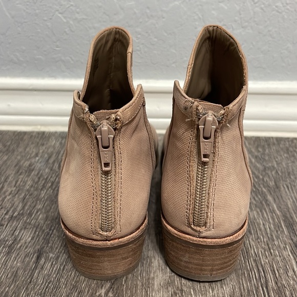 Used GB Gianni Bini Tan Bootties Size 7 - Picture 4 of 8